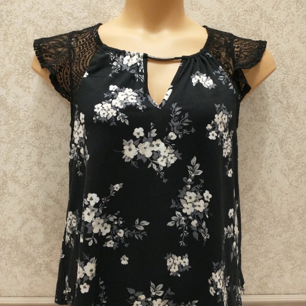 Elegant Floral Lace Sleeve Blouse - Black and White